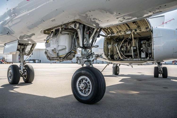 سرمایه در گردش خرید دستگاه apu و لندینگ گیر پروازی